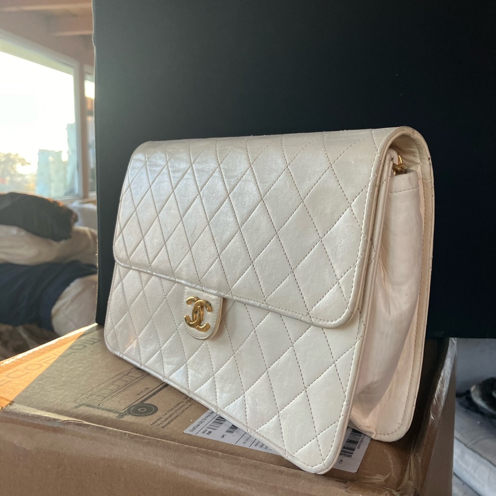 Chanel vintage white shoulder bag cross body